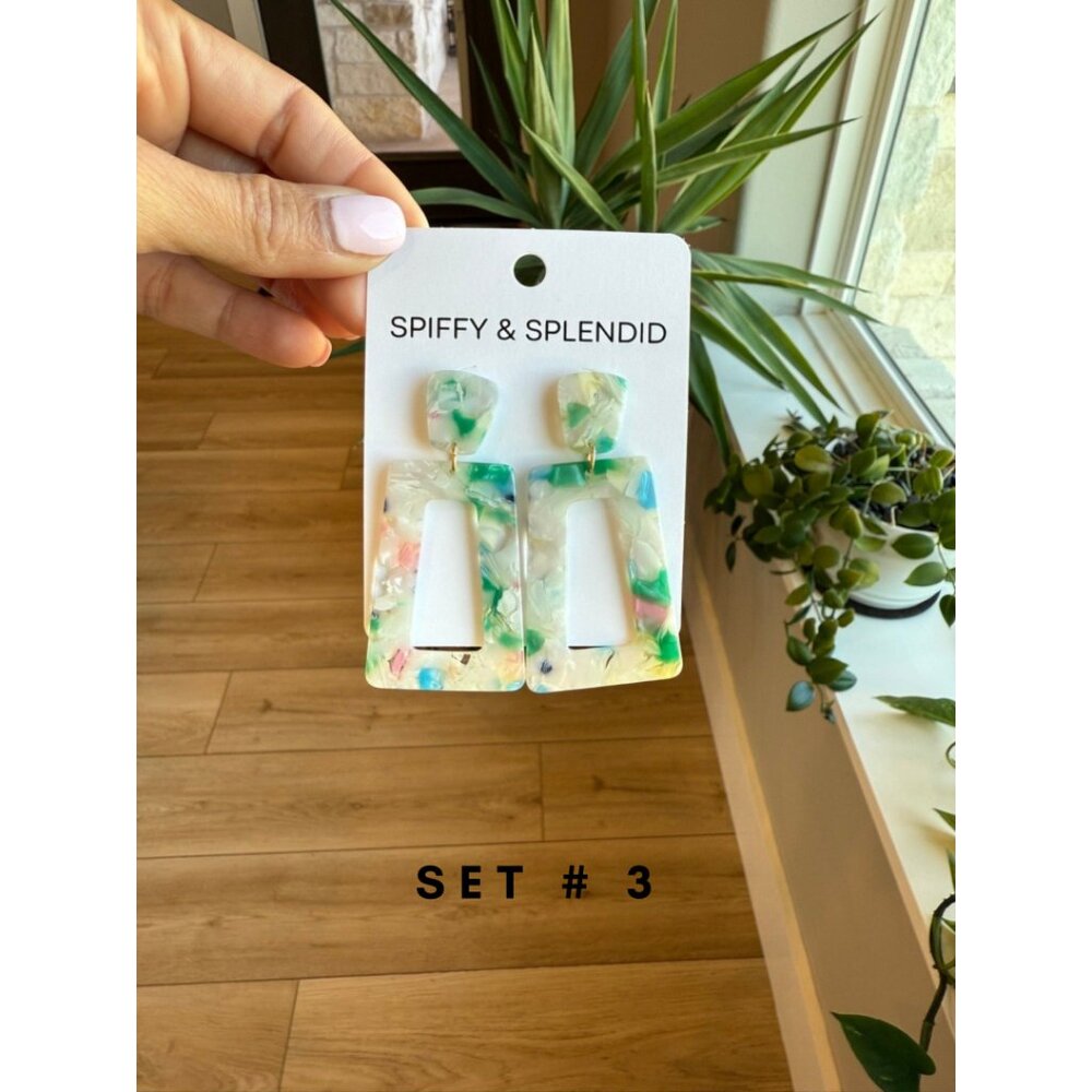 ๐ 2/$20 - Spring Inspired Acrylic Earrings - Picture 8 of 11